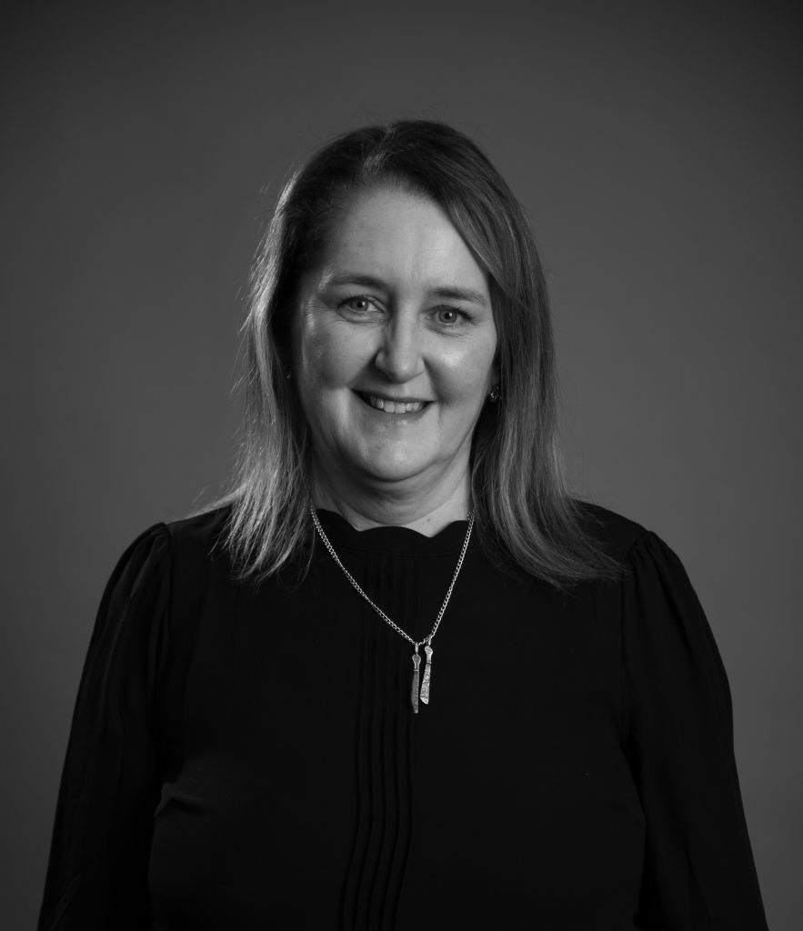 Jo Willis Headshot