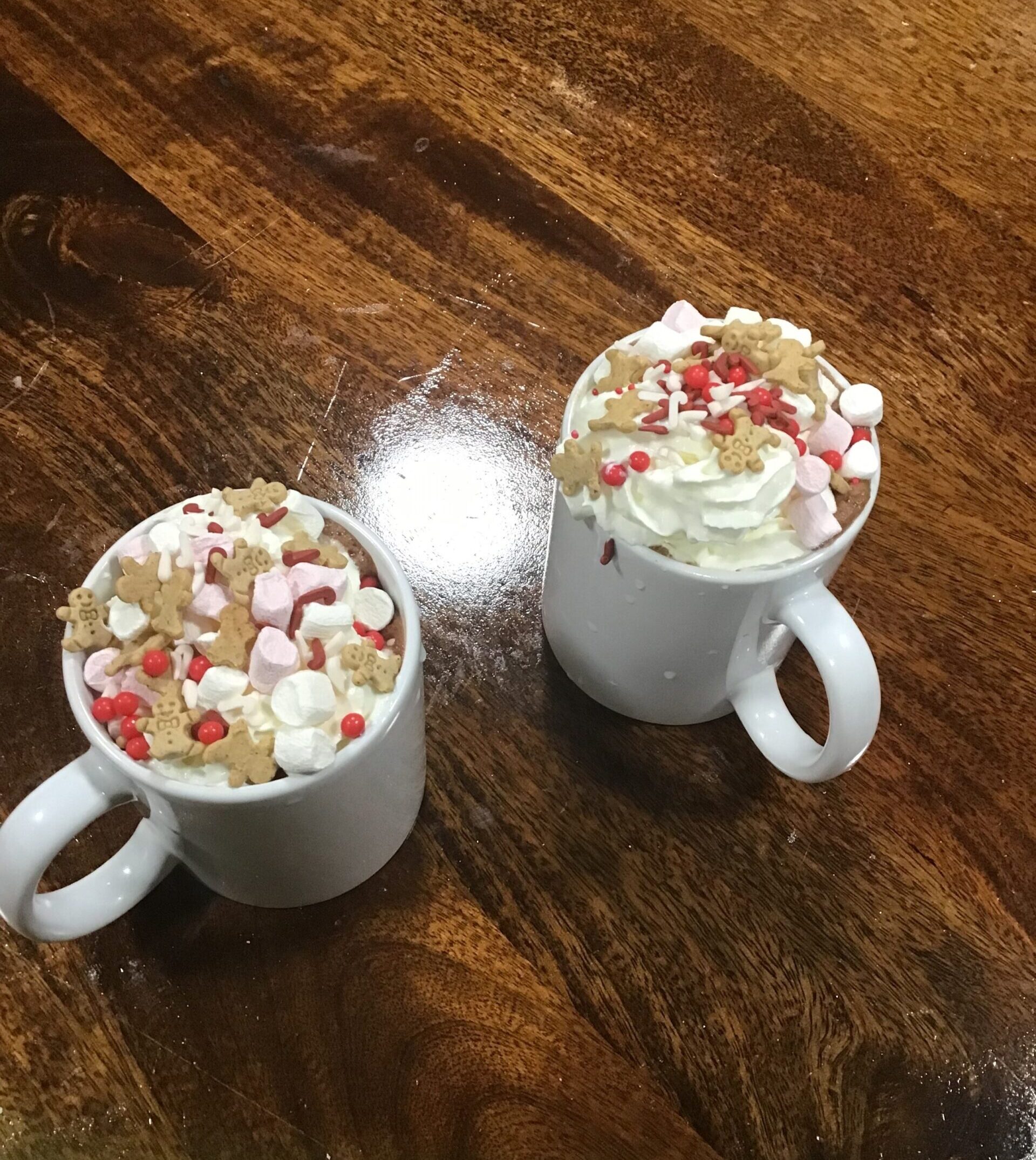 2 mugs of hot chocolate
