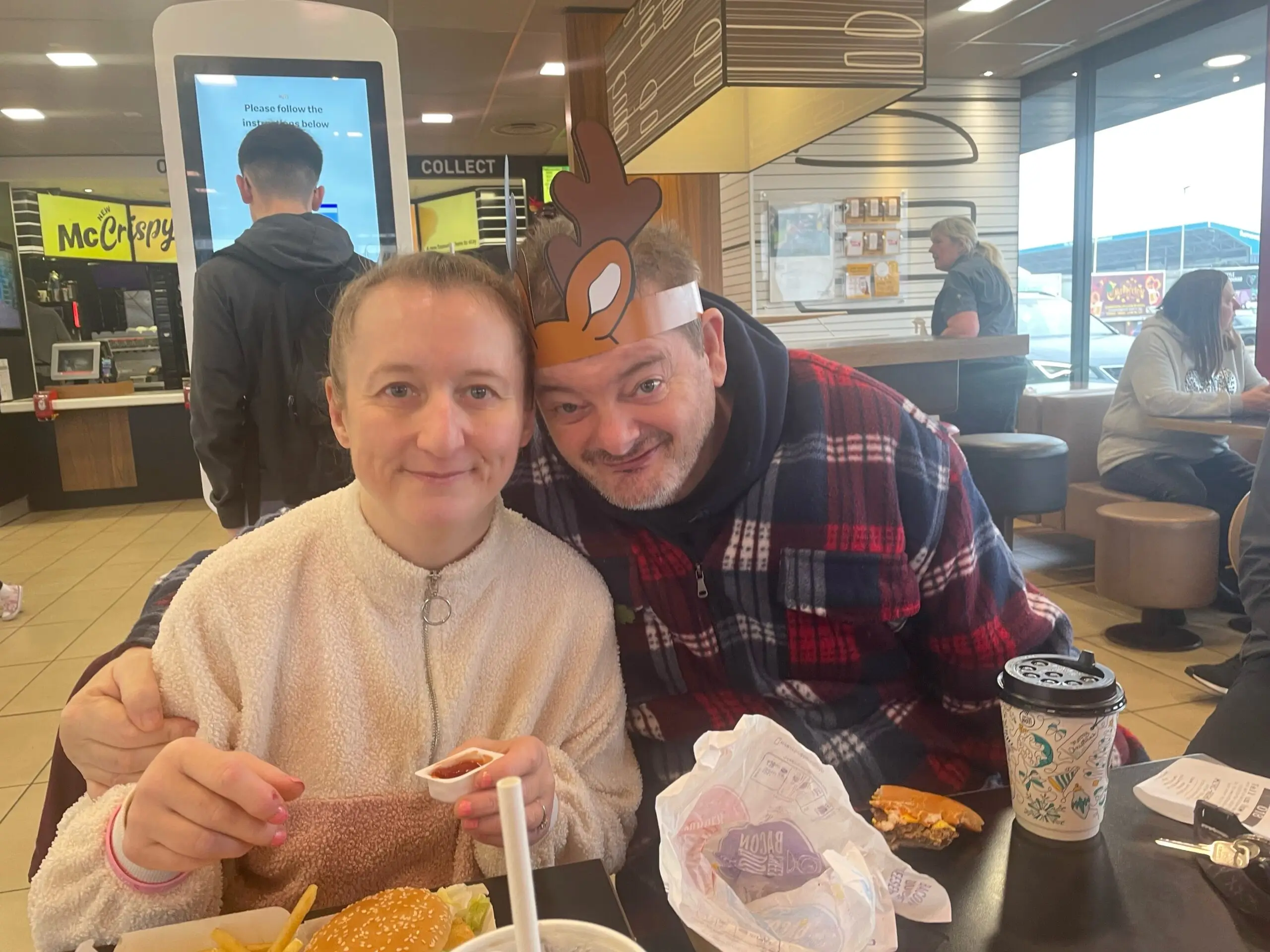 residents enjoying lunch