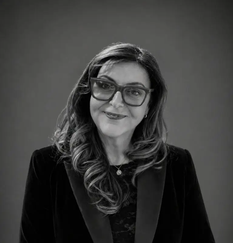 Lisa Mullineux Headshot