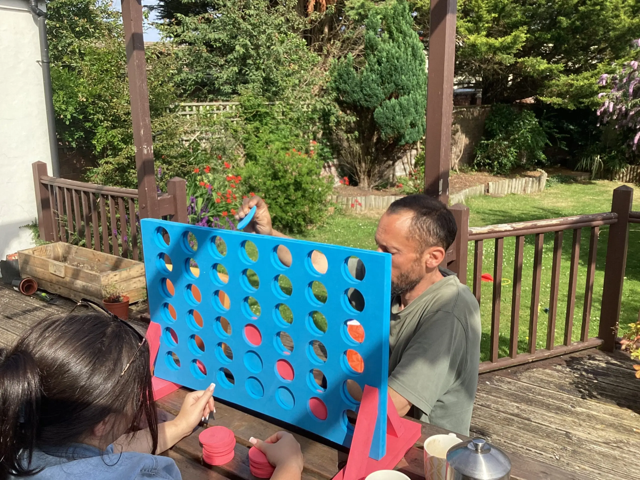 resident playing giant connect 4